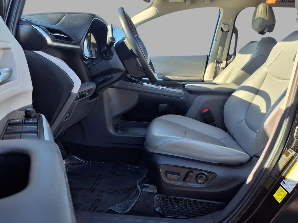 Used 2024 Toyota Sienna XLE image 25