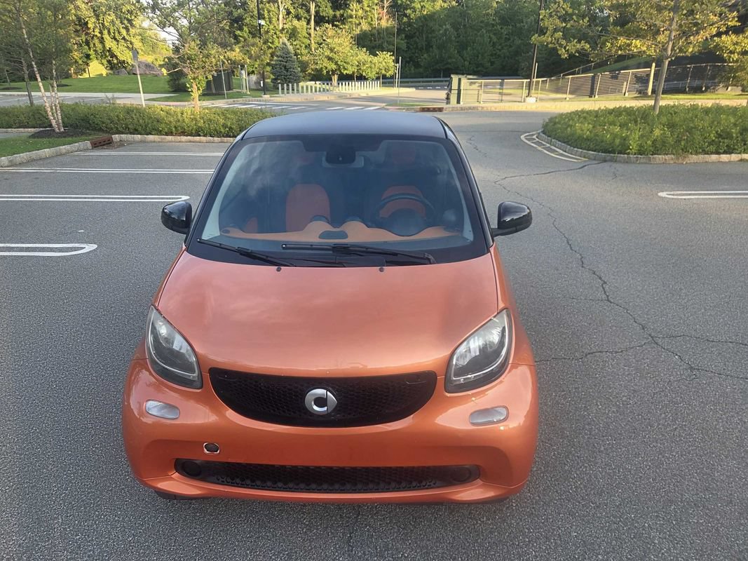 Used 2016 smart fortwo passion RWD image 3