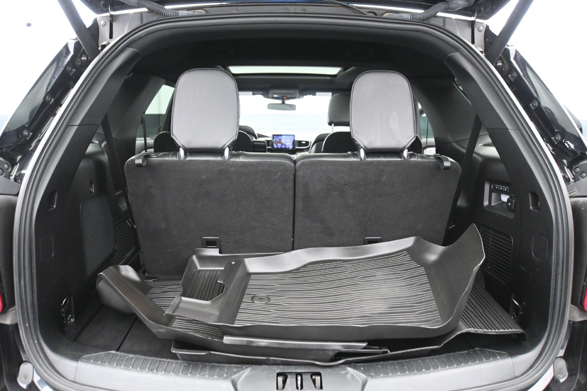 Used 2020 Ford Explorer Limited AWD/4WD image 16