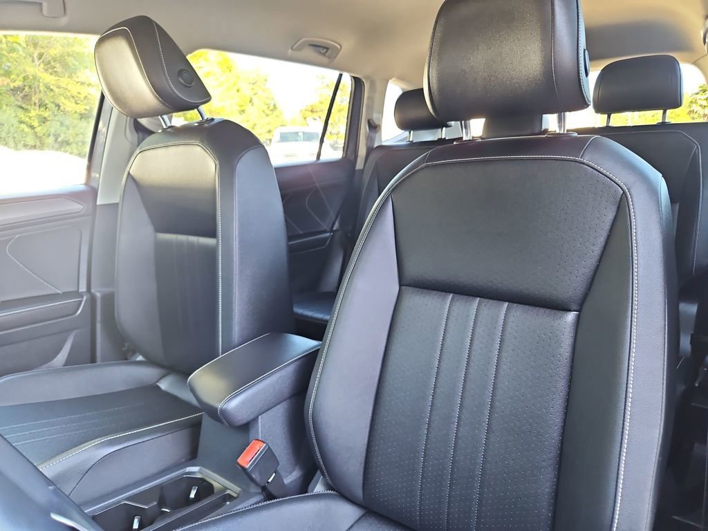 Used 2022 Volkswagen Tiguan SE image 22