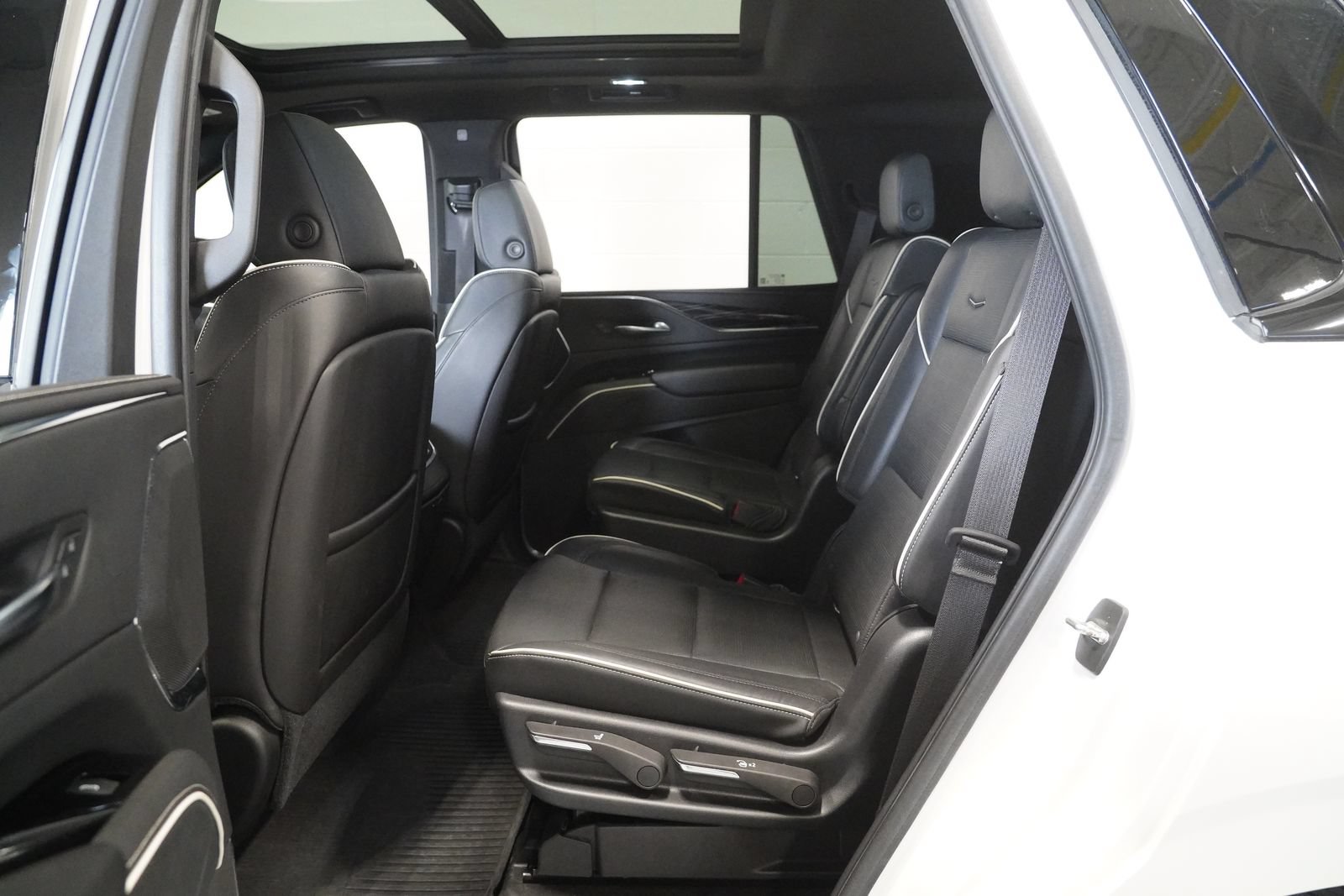 Used 2021 Cadillac Escalade Sport w/ Driver Assist Tech Package AWD/4WD image 13