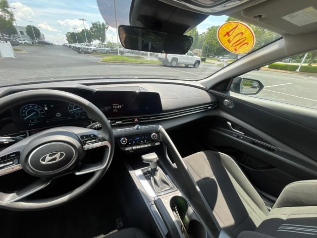 Used 2024 Hyundai Elantra SEL FWD image 27