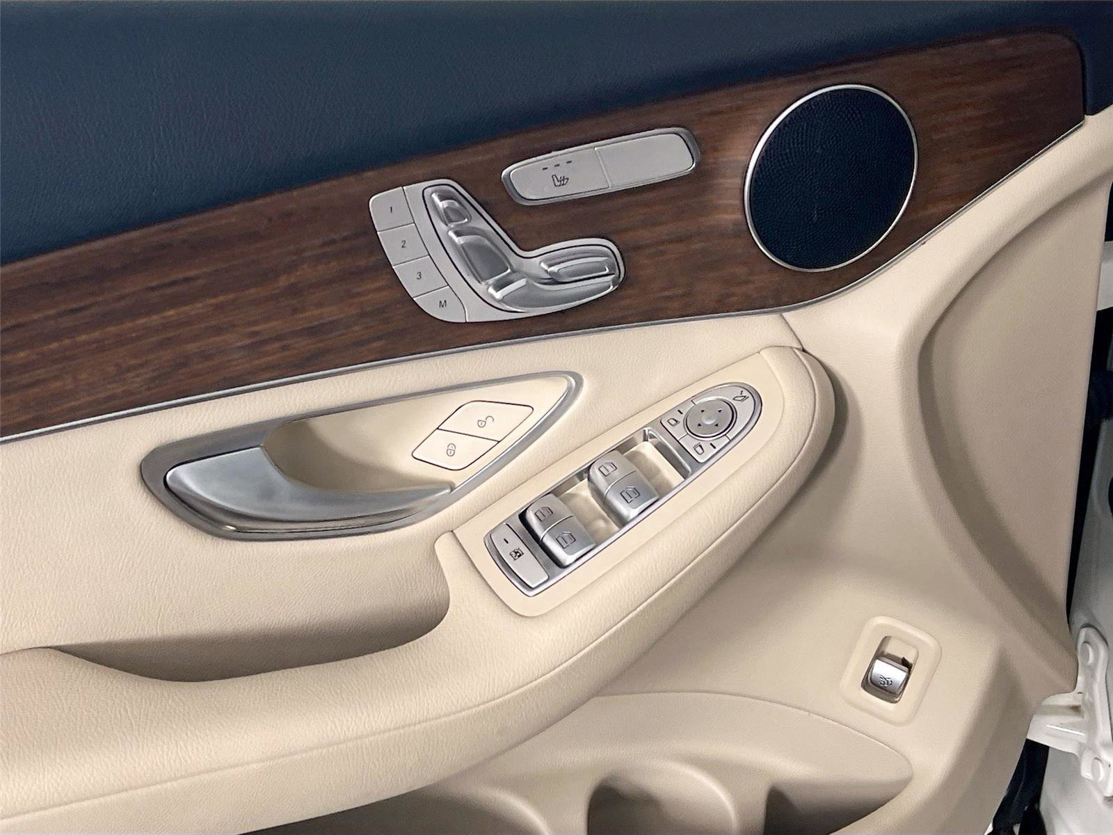 Used 2022 Mercedes-Benz GLC 300 4MATIC image 16