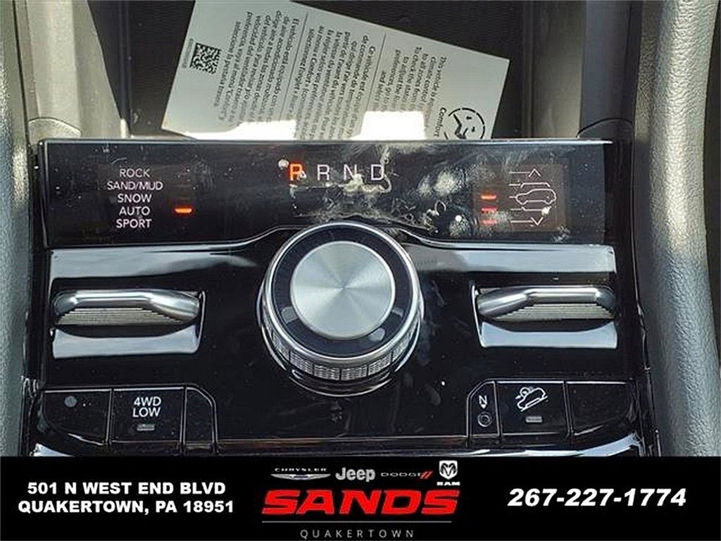 New 2023 Jeep Grand Cherokee Overland w/ Luxury Tech Group IV image 17