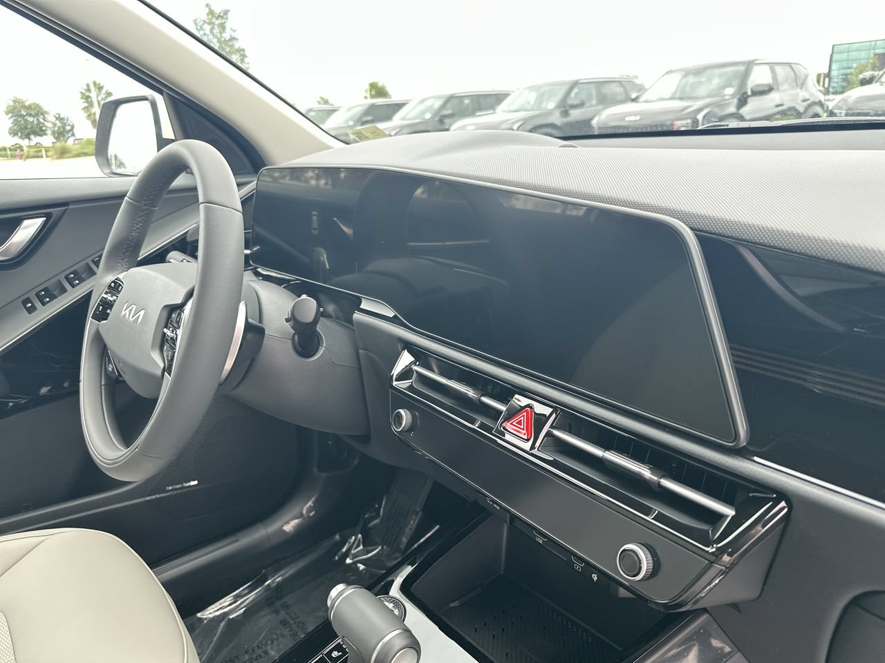 New 2026 Kia Niro EX FWD image 14