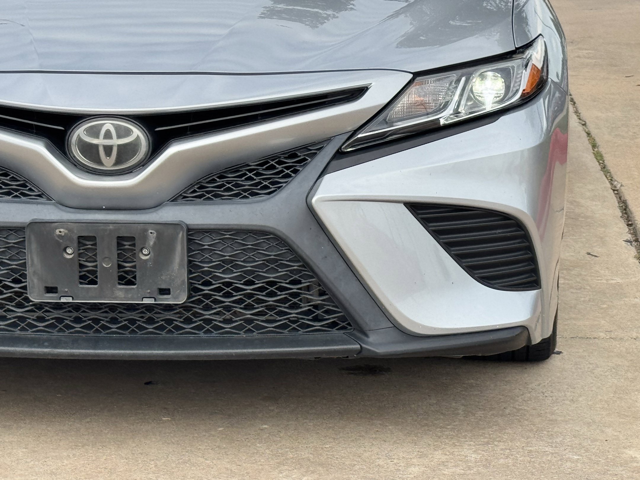 Used 2018 Toyota Camry SE FWD image 11