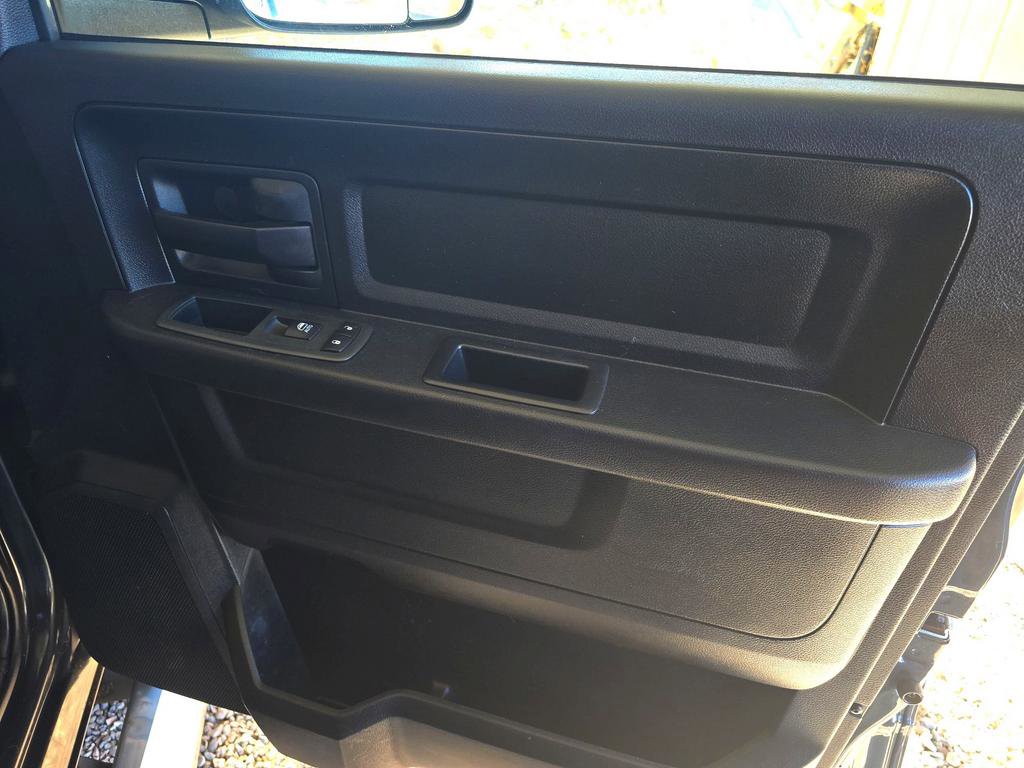 Used 2015 RAM 2500 Tradesman w/ Chrome Appearance Group image 25