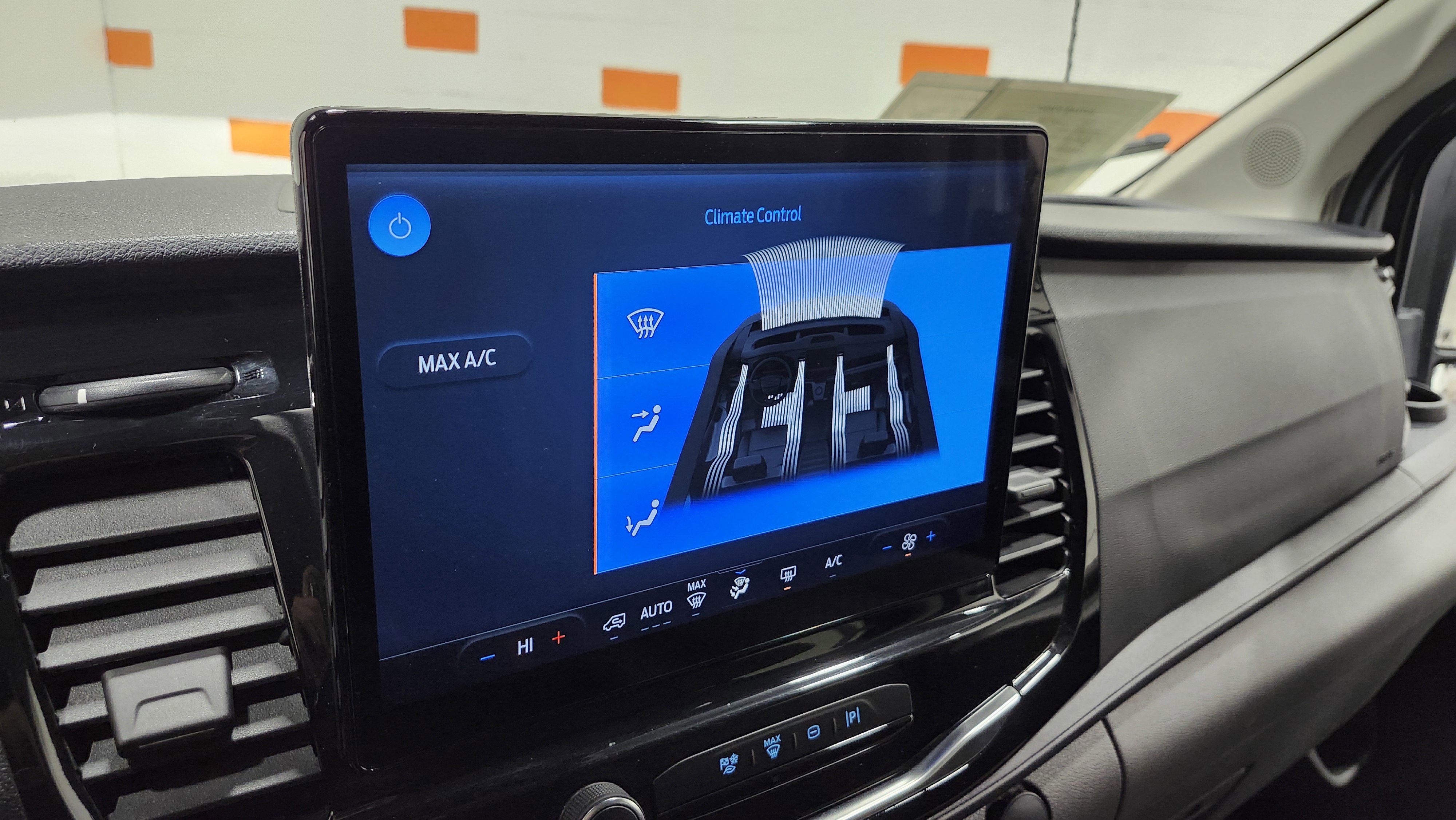 Used 2023 Ford Transit 350 XLT image 33