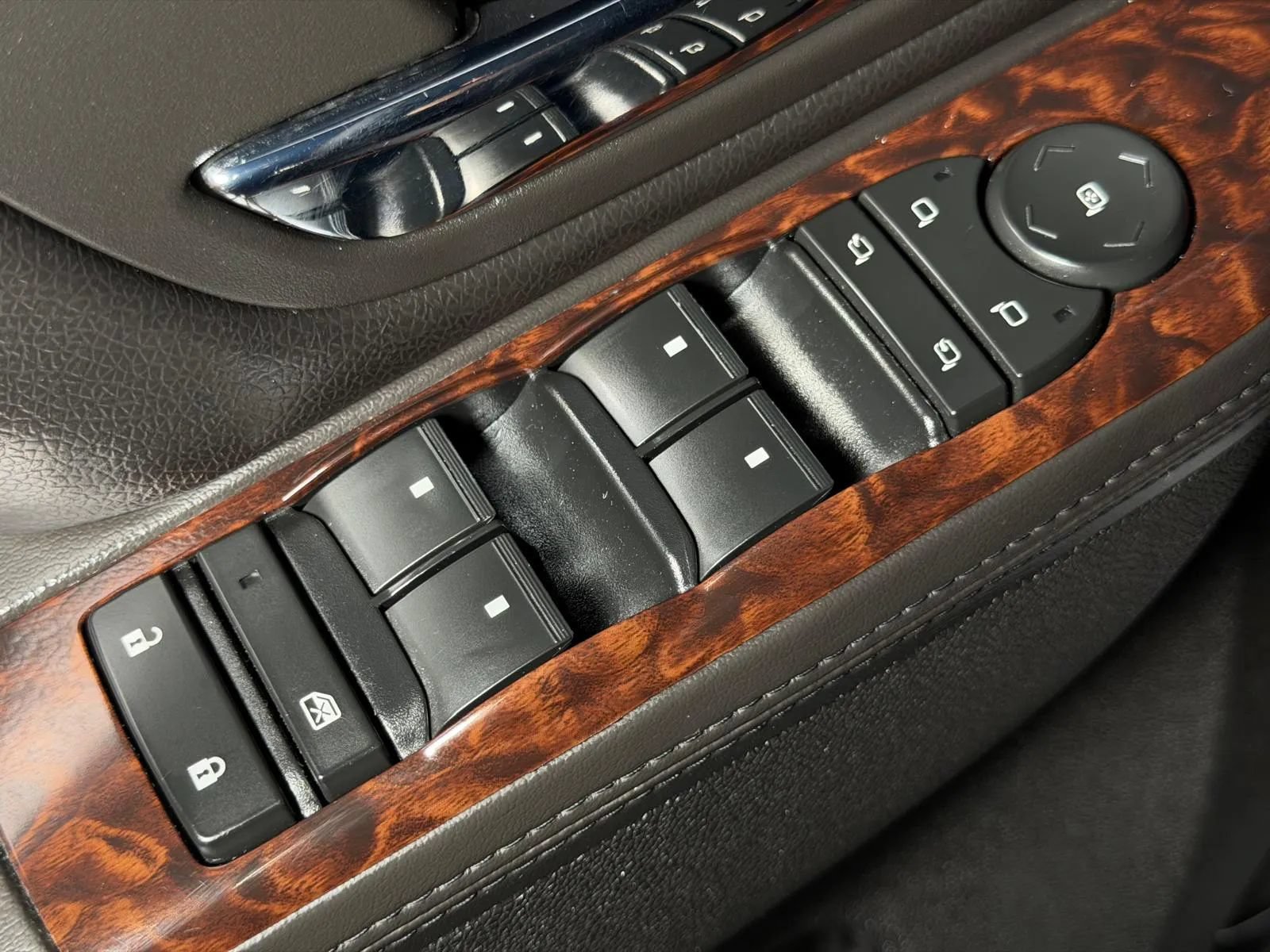 Used 2012 GMC Yukon XL Denali RWD image 30
