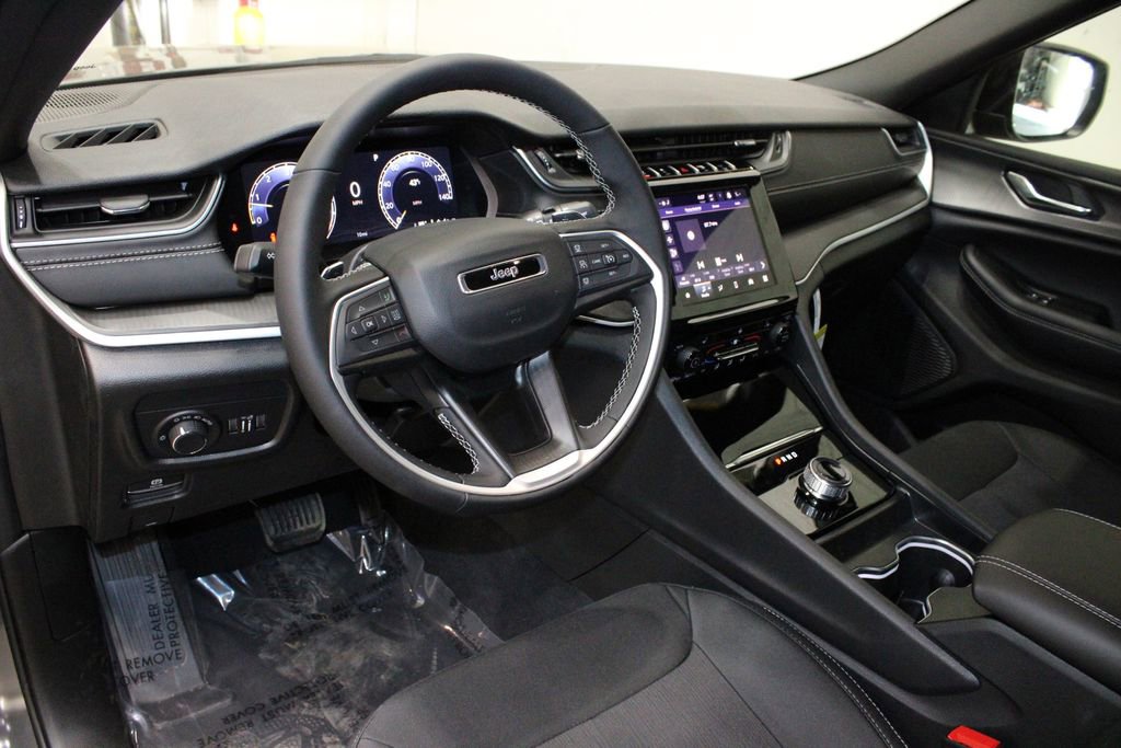 New 2025 Jeep Grand Cherokee Laredo w/ Luxury Tech Group I image 21