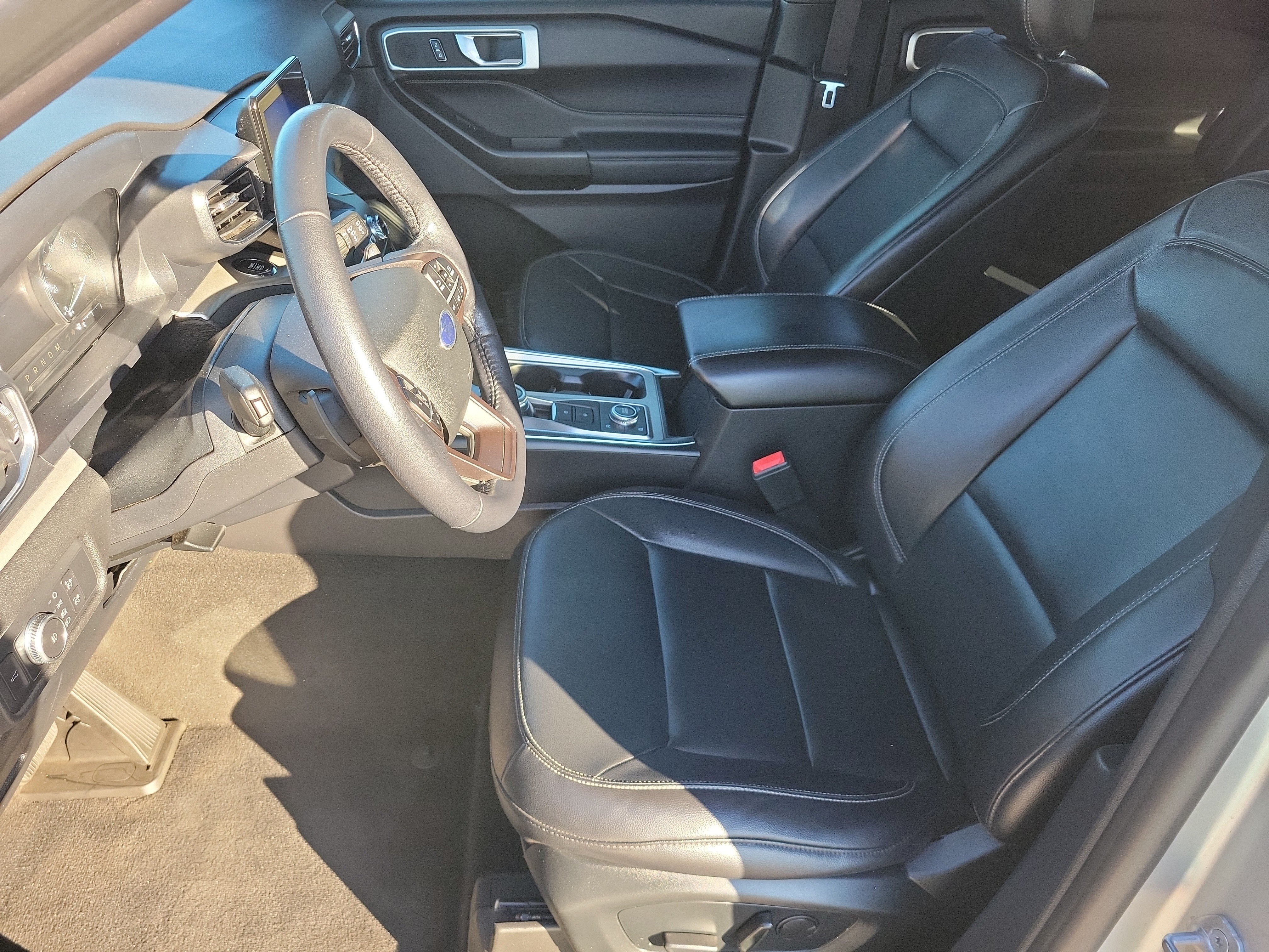 Used 2020 Ford Explorer XLT w/ Equipment Group 202A AWD/4WD image 10