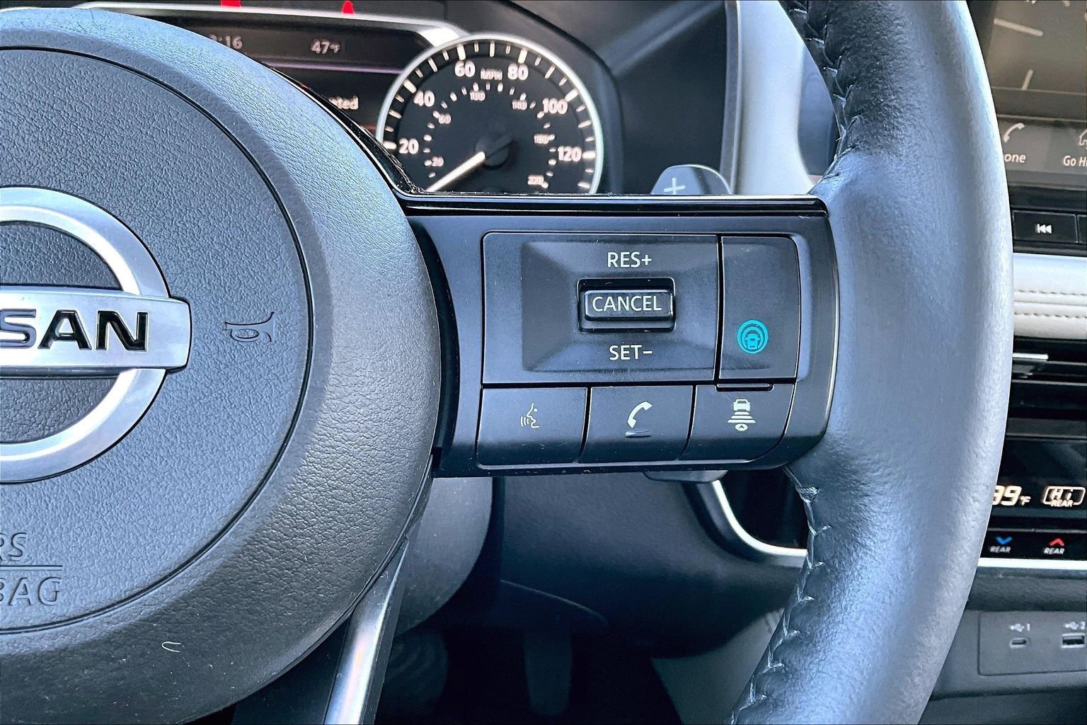 Used 2021 Nissan Rogue SL w/ Premium Package image 12