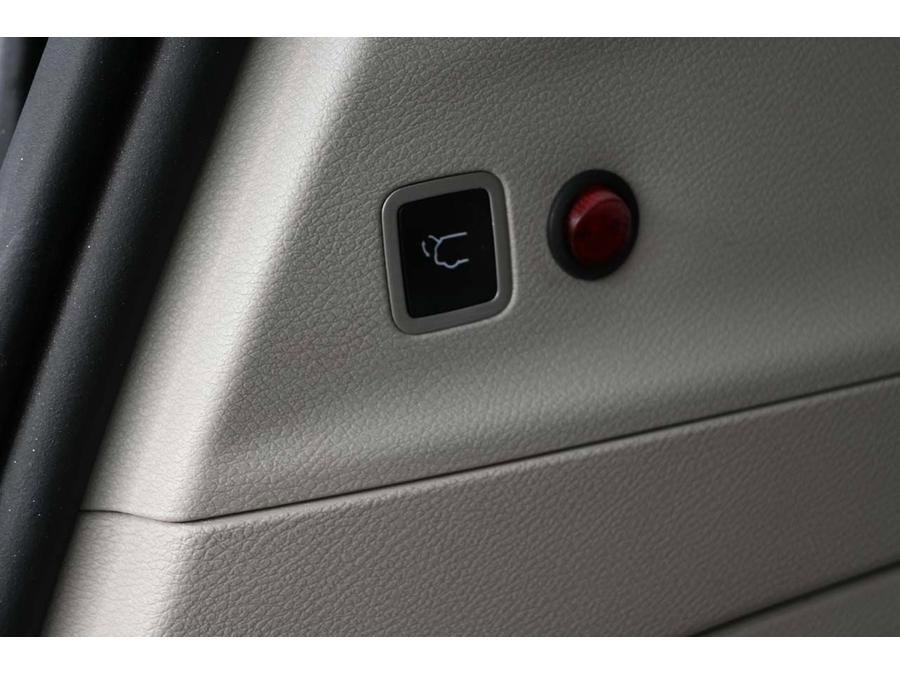 Used 2023 Chrysler Voyager LX image 27