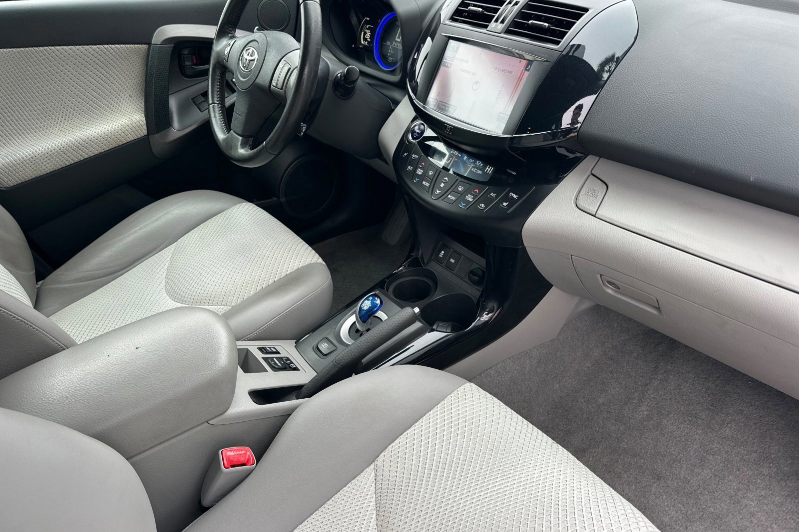 Used 2014 Toyota RAV4 EV image 16