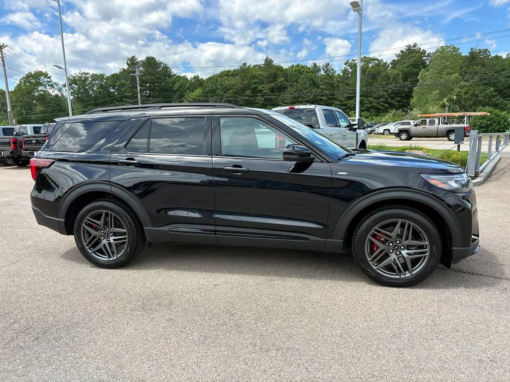 Used 2026 Ford Explorer ST-Line w/ ST-Line Street Pack AWD/4WD image 2