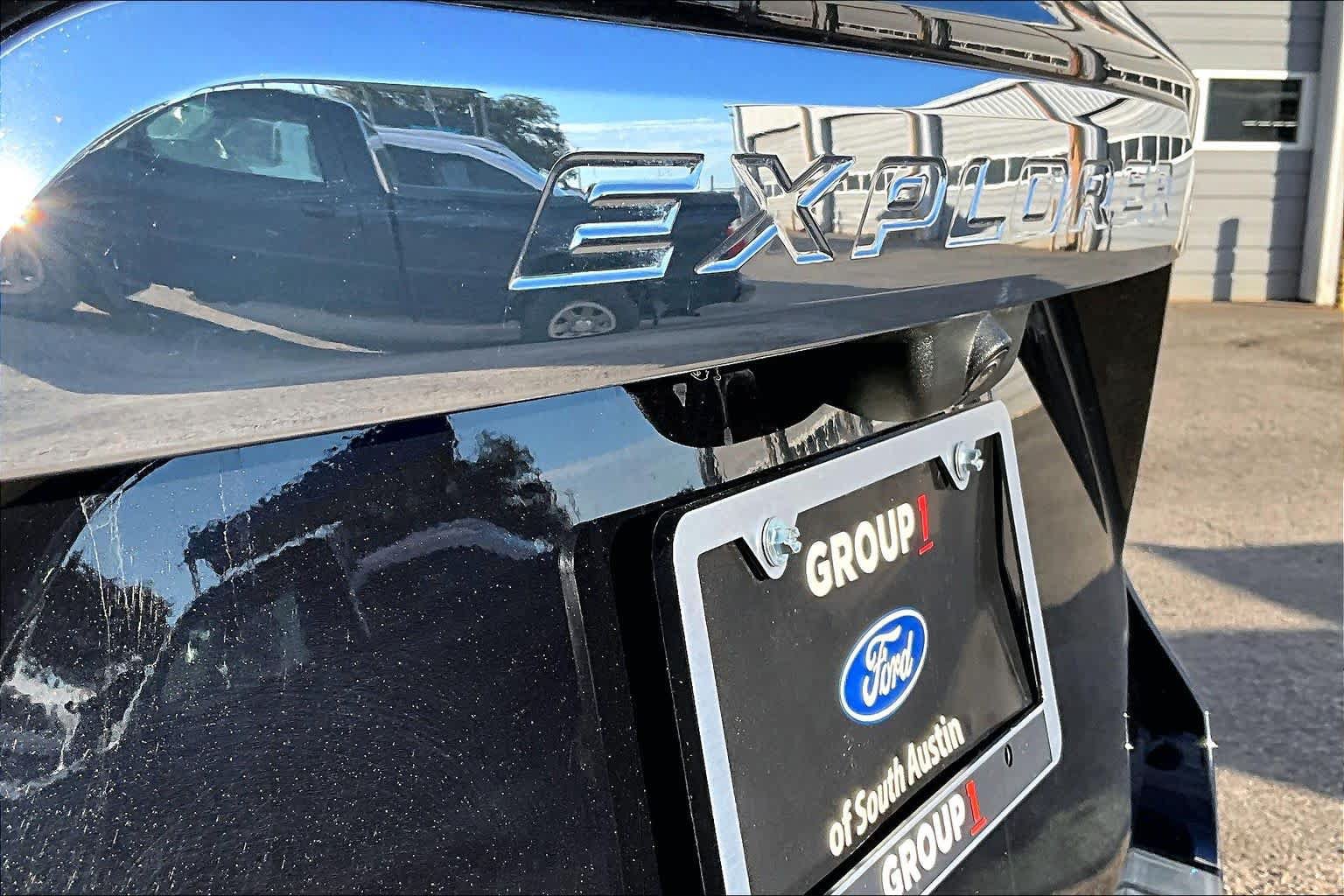 Used 2023 Ford Explorer XLT w/ Equipment Group 202A RWD image 12