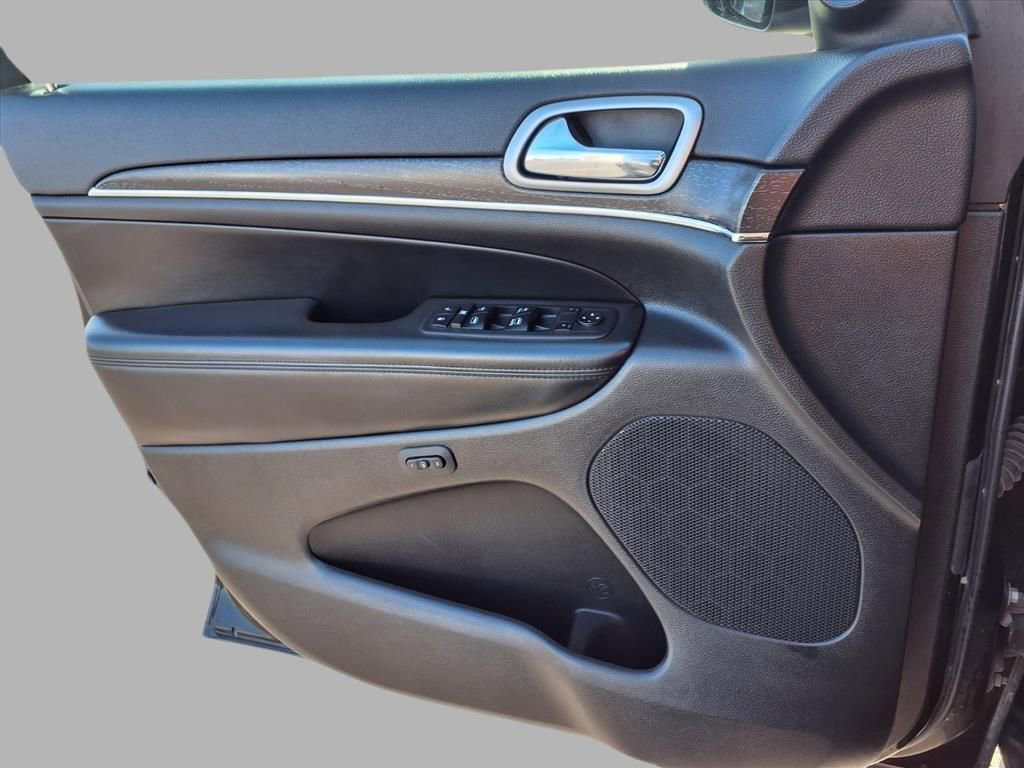 Used 2018 Jeep Grand Cherokee Limited image 17