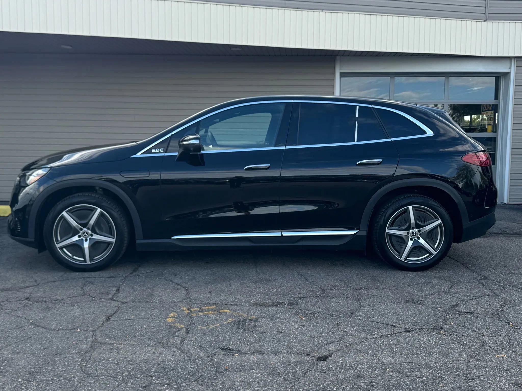 Used 2024 Mercedes-Benz EQE 350+ 4MATIC SUV image 2