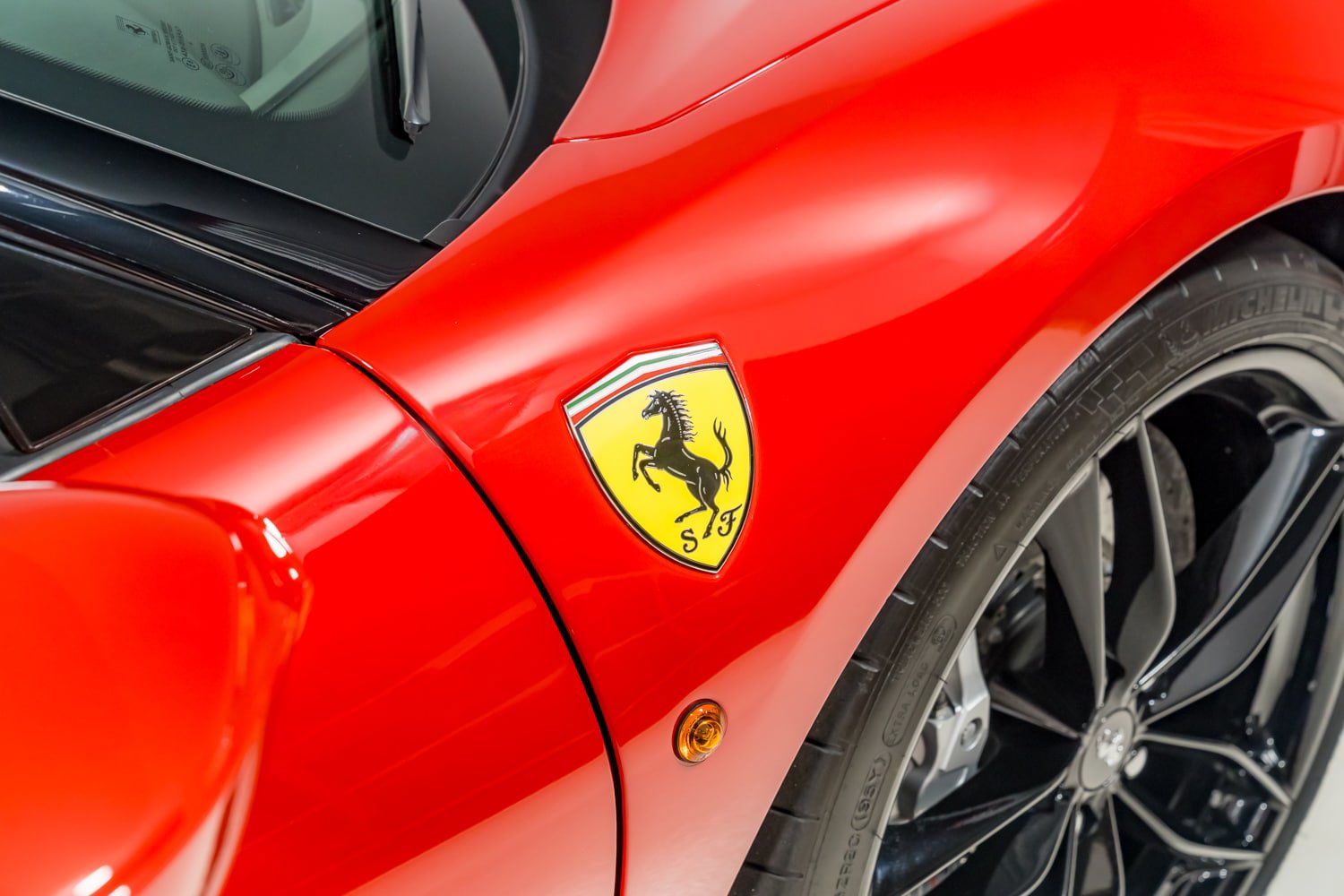 Used 2018 Ferrari 488 GTB RWD image 32