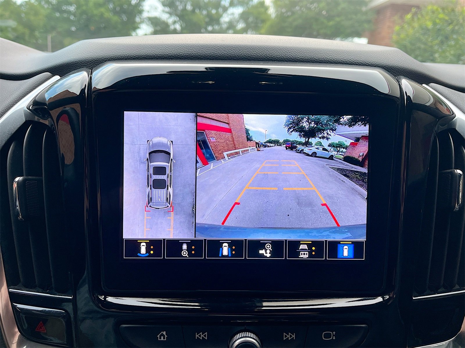 Used 2023 Chevrolet Traverse Premier w/ Redline Edition image 14