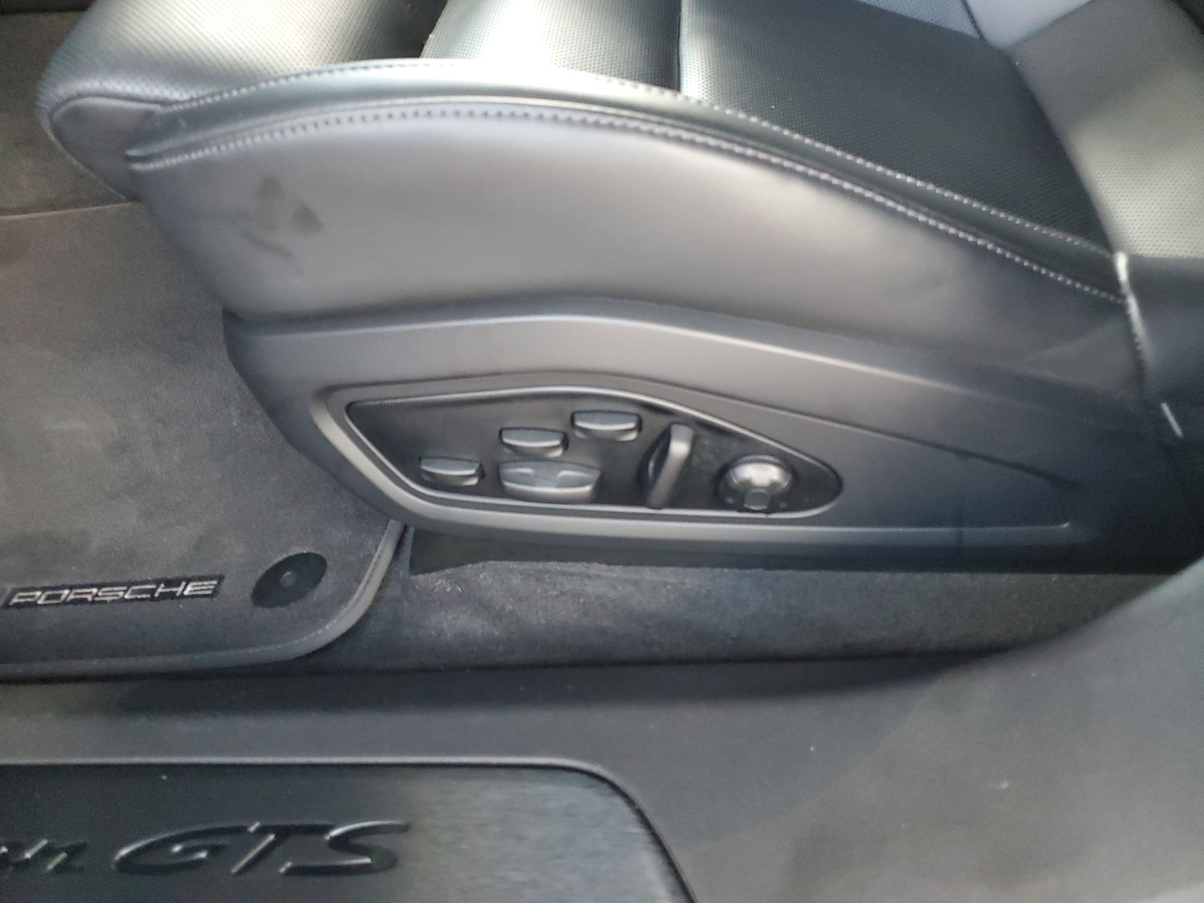 Used 2022 Porsche Taycan GTS image 12