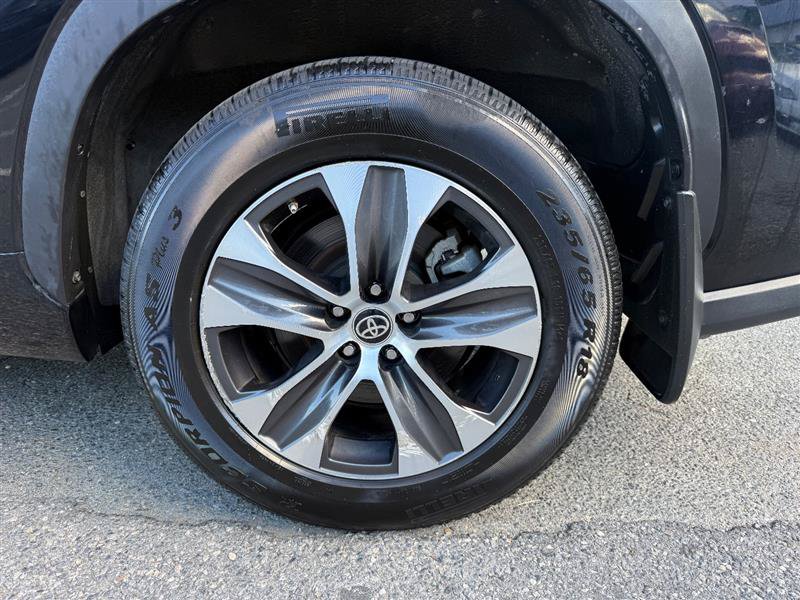 Used 2023 Toyota Highlander XLE FWD image 13