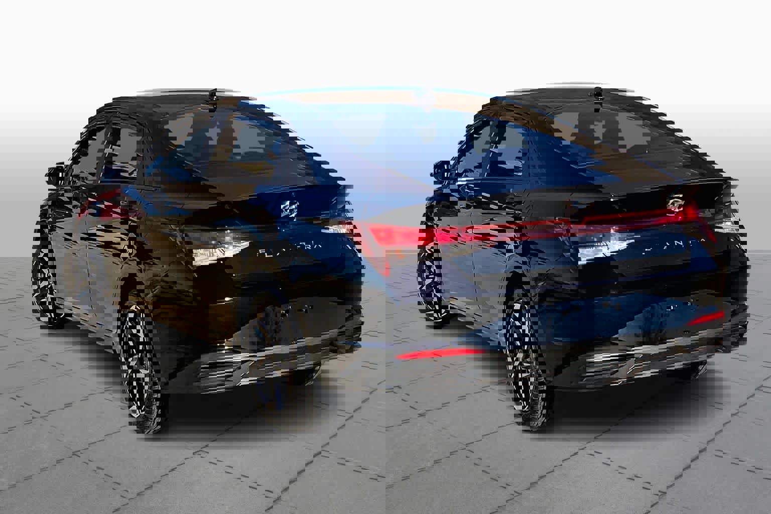 Used 2023 Hyundai Elantra SEL w/ Convenience Package image 11