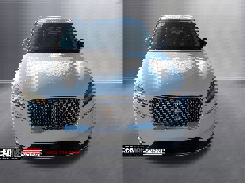 Used 2021 Lincoln Corsair Standard w/ Rear Removable Package Tray image 7