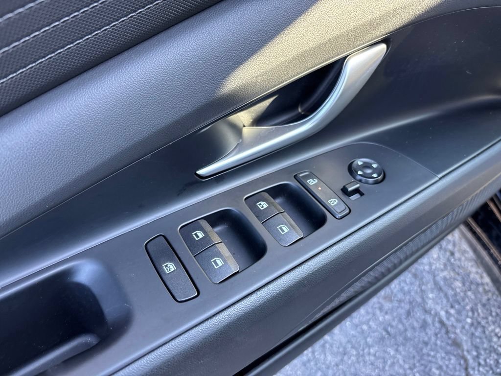 Certified 2024 Hyundai Elantra SEL FWD image 14