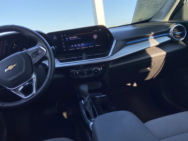Used 2025 Chevrolet Trax LT w/ LT Convenience Package FWD image 14