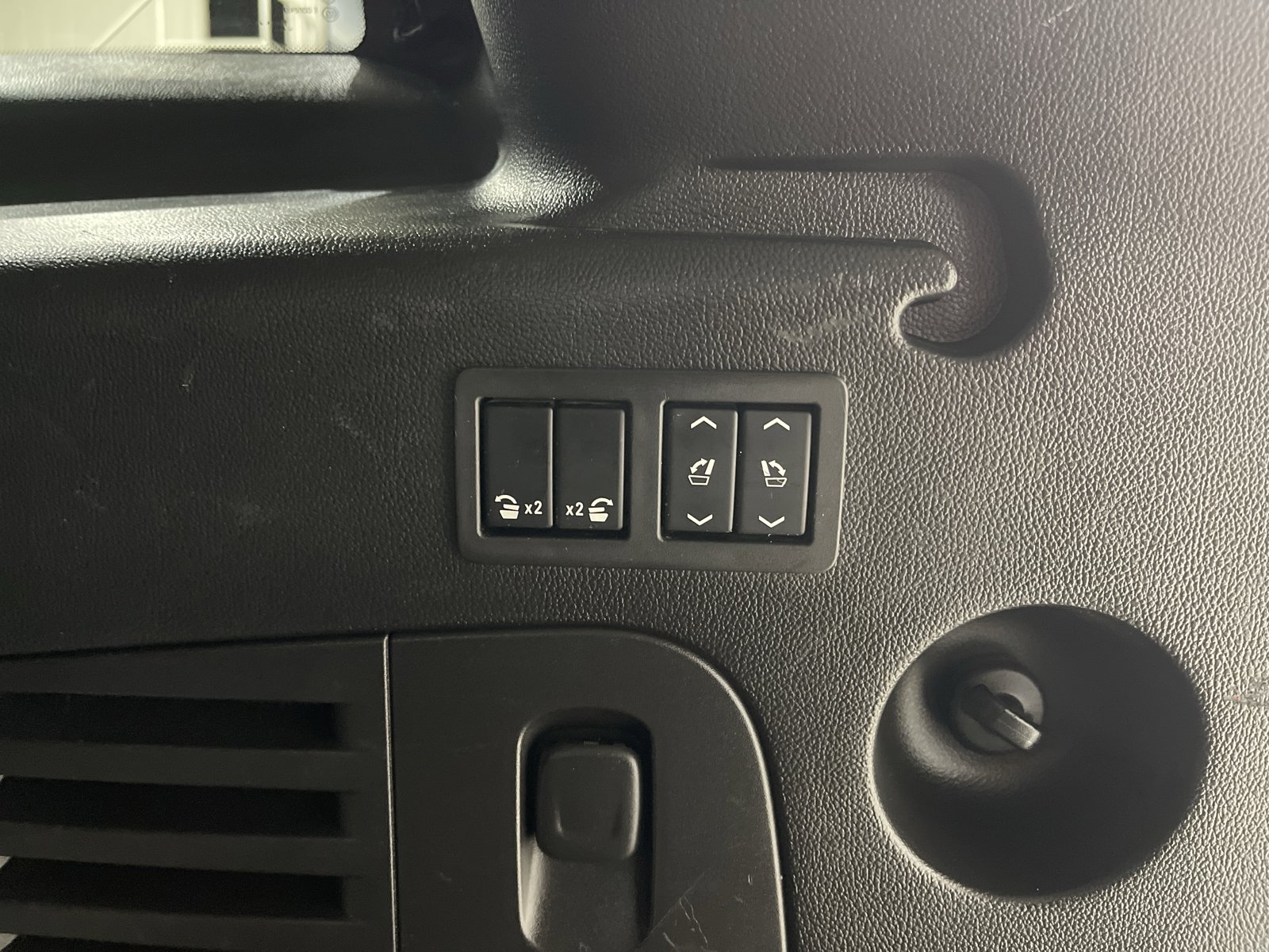Used 2015 Cadillac Escalade ESV Premium AWD/4WD image 16