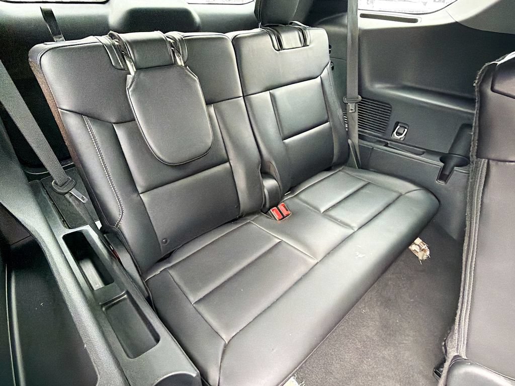 Used 2023 Ford Explorer XLT AWD/4WD image 30