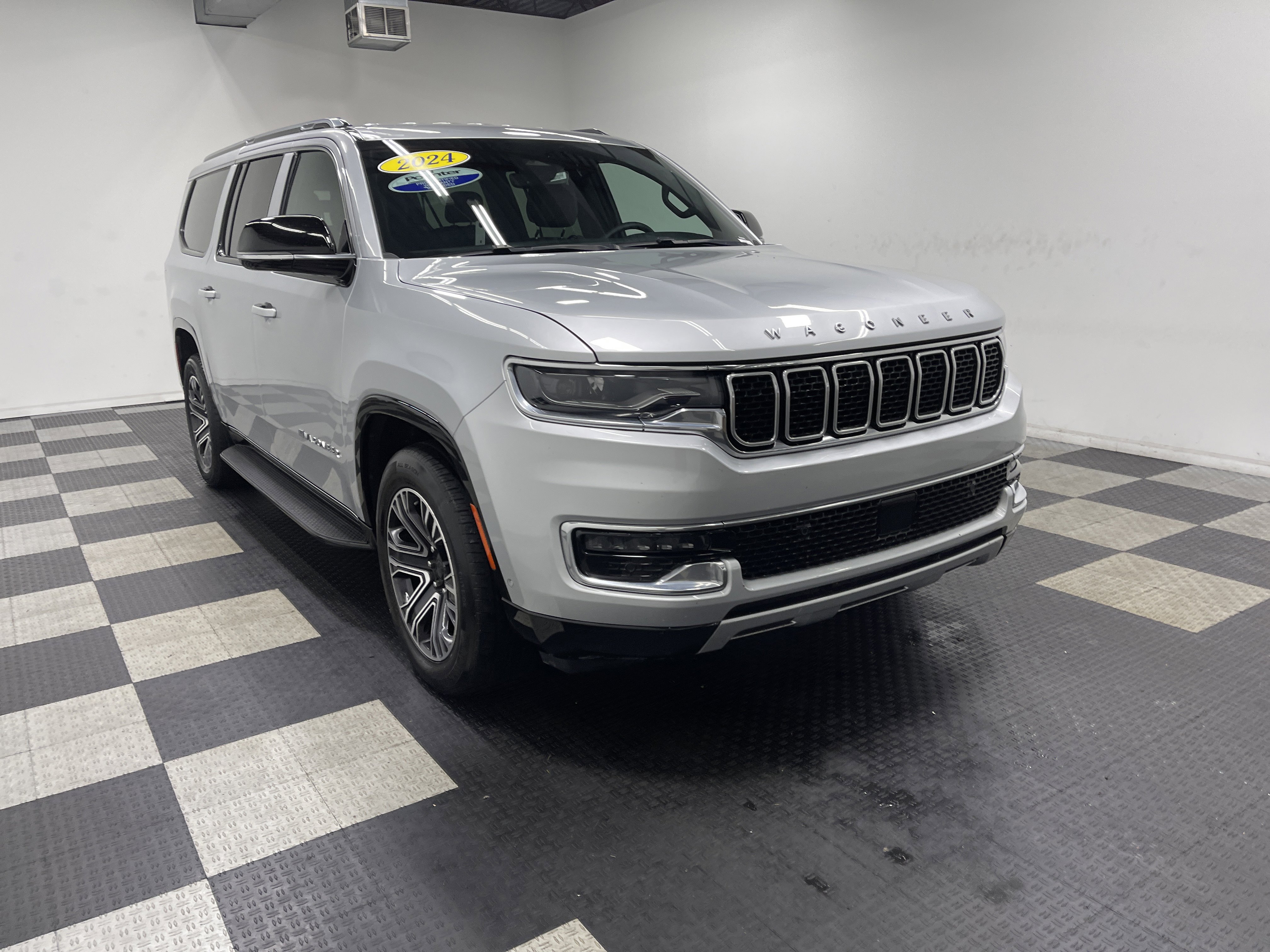 Used 2024 Jeep Wagoneer L Series II w/ Flexible Seating Group image 6