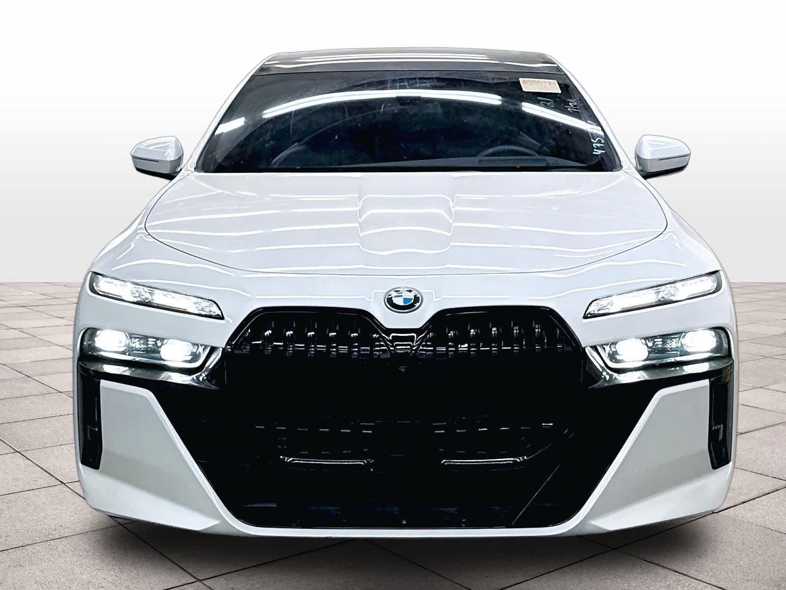 Used 2023 BMW i7 xDrive60 w/ Executive Package 2 AWD/4WD image 3