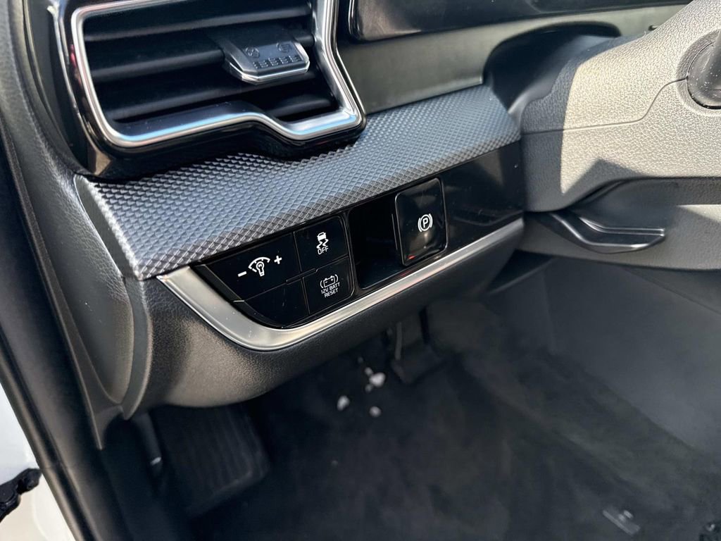 Used 2024 Kia Sportage LX image 21