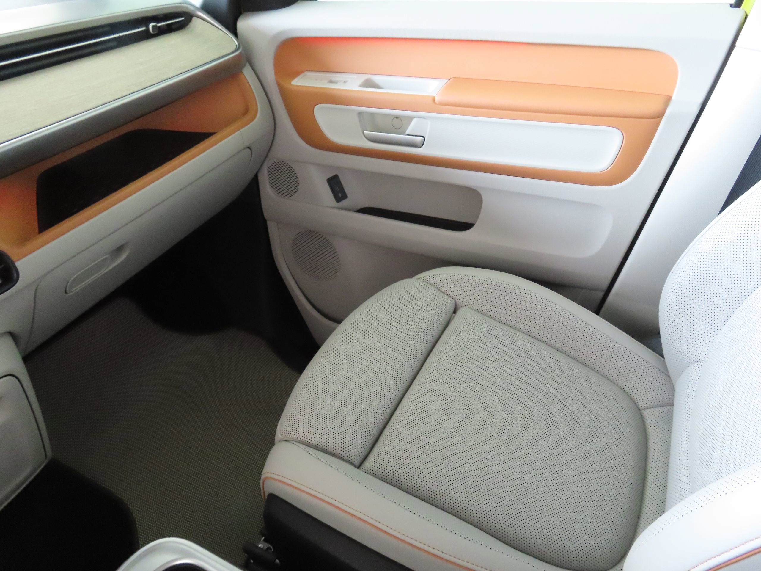 New 2025 Volkswagen ID. Buzz 1st Edition image 20