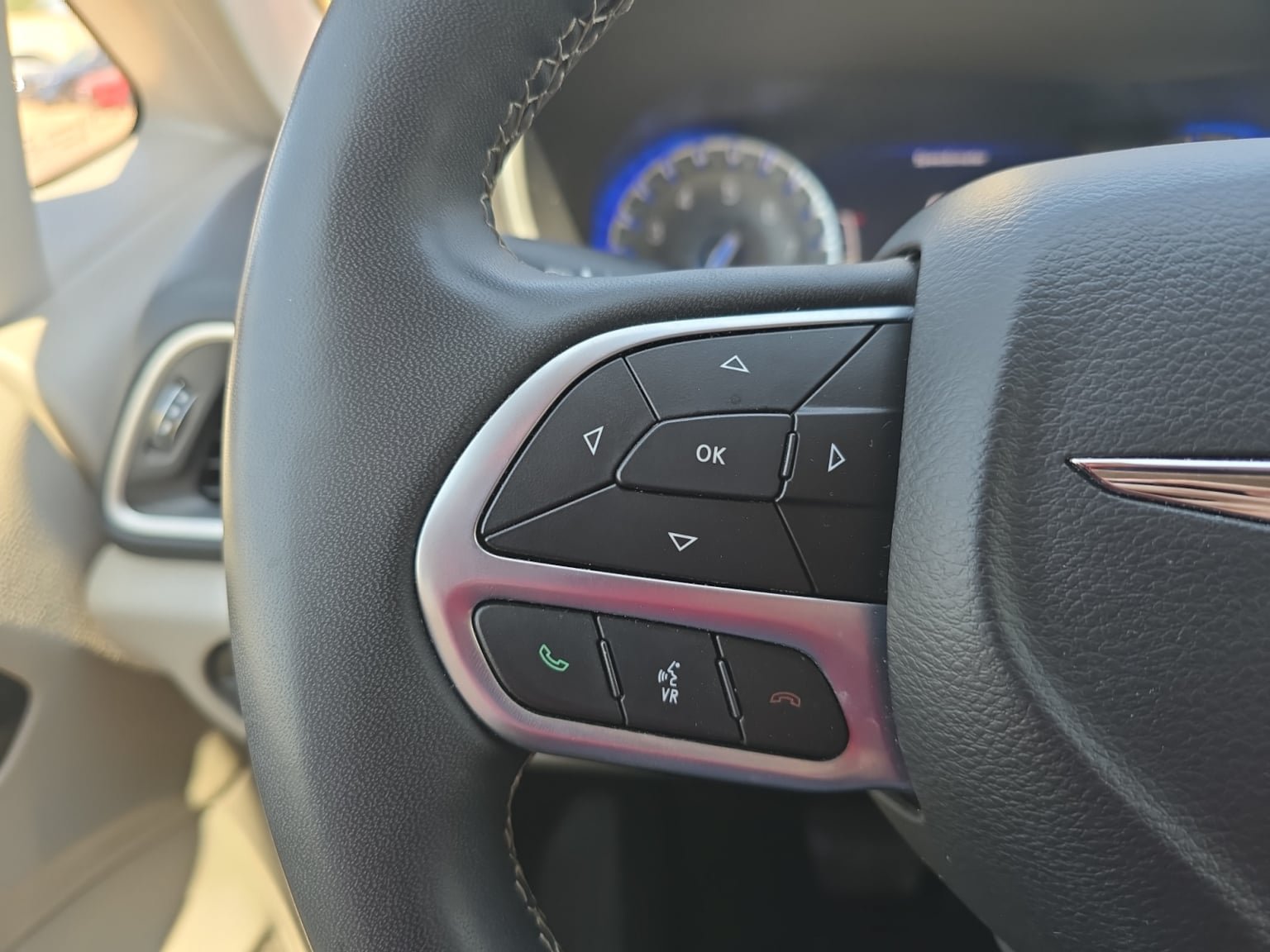 Used 2022 Chrysler Pacifica Touring-L FWD image 22