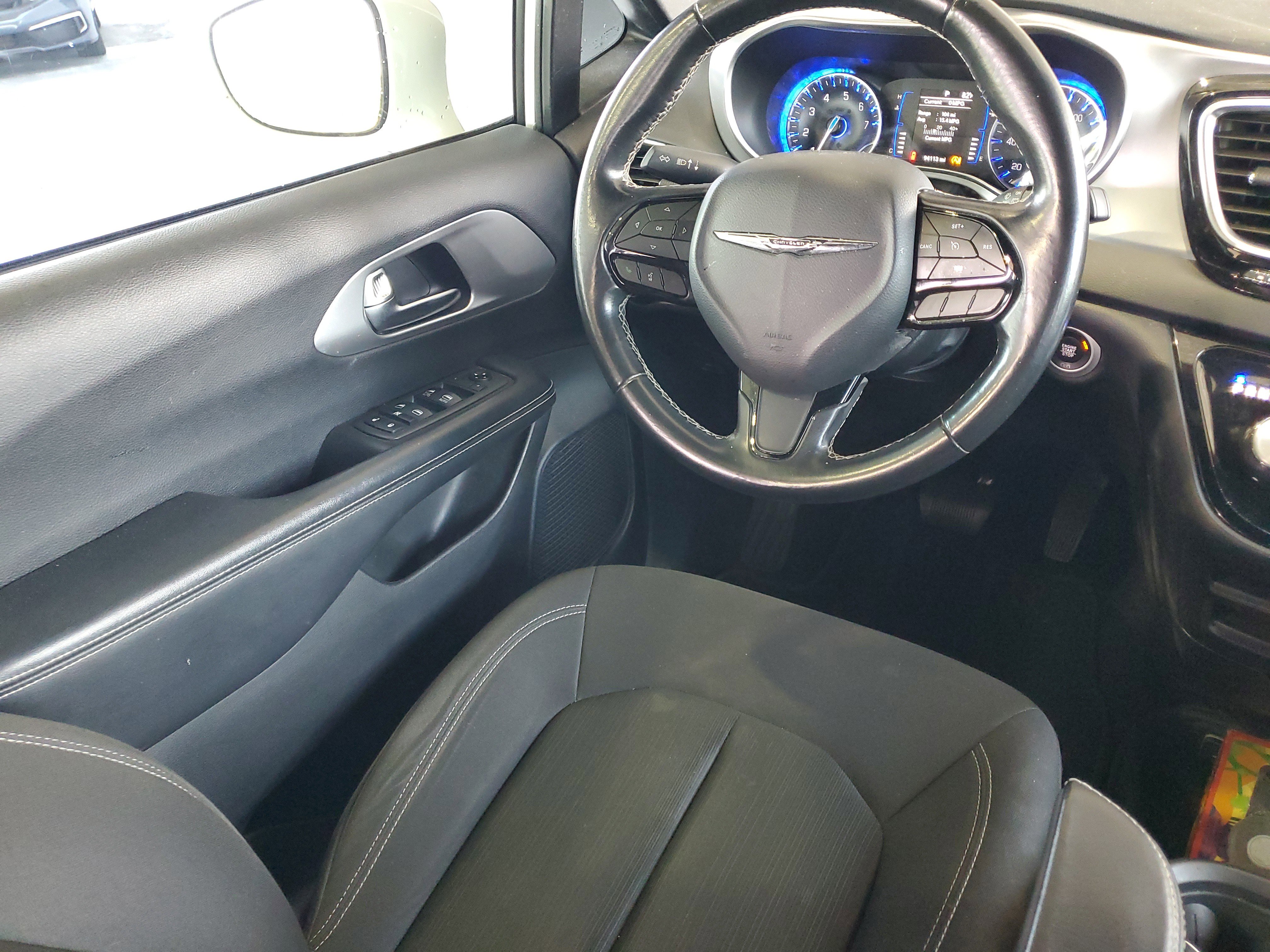 Used 2019 Chrysler Pacifica Touring Plus w/ S Appearance Package FWD image 12