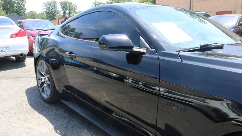 Used 2017 Ford Mustang GT RWD image 3