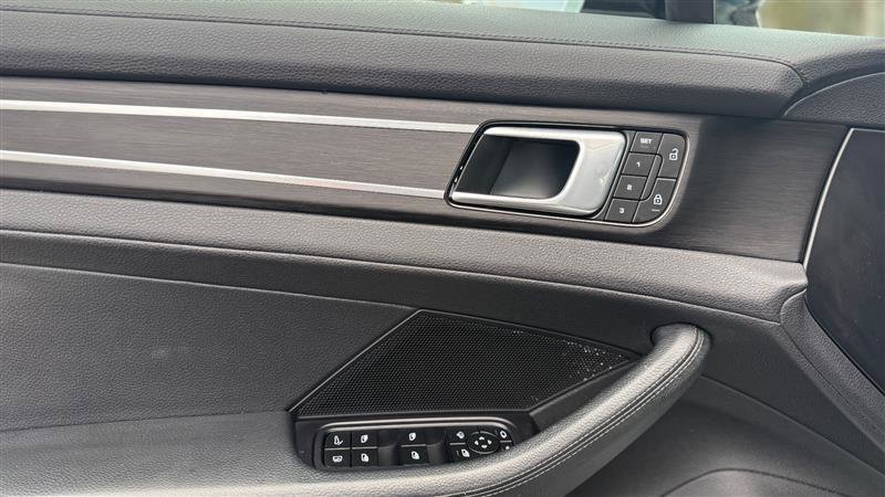 Used 2023 Porsche Panamera 4 Platinum Edition w/ Assistance Package image 13