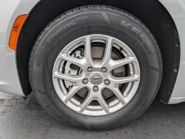 Used 2024 Chrysler Pacifica Touring-L FWD image 31