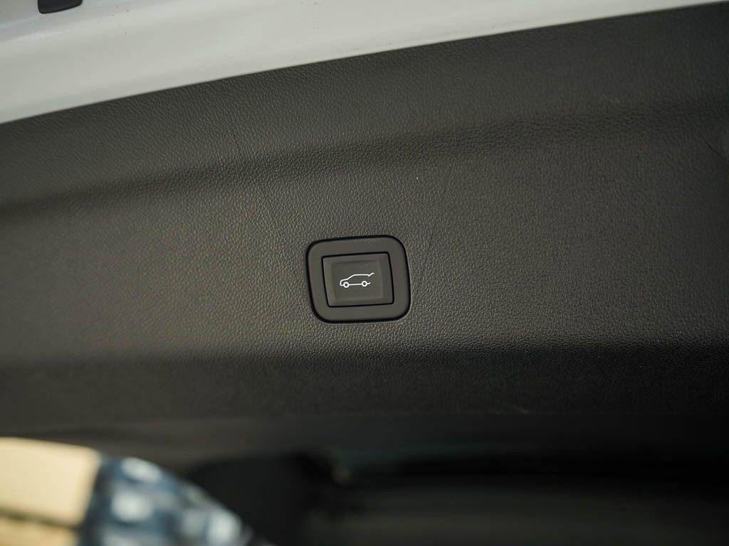 New 2026 GMC Yukon Denali w/ Denali Reserve Package AWD/4WD image 9