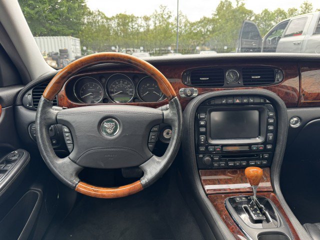 Used 2005 Jaguar XJ Vanden Plas Super V8 RWD image 29