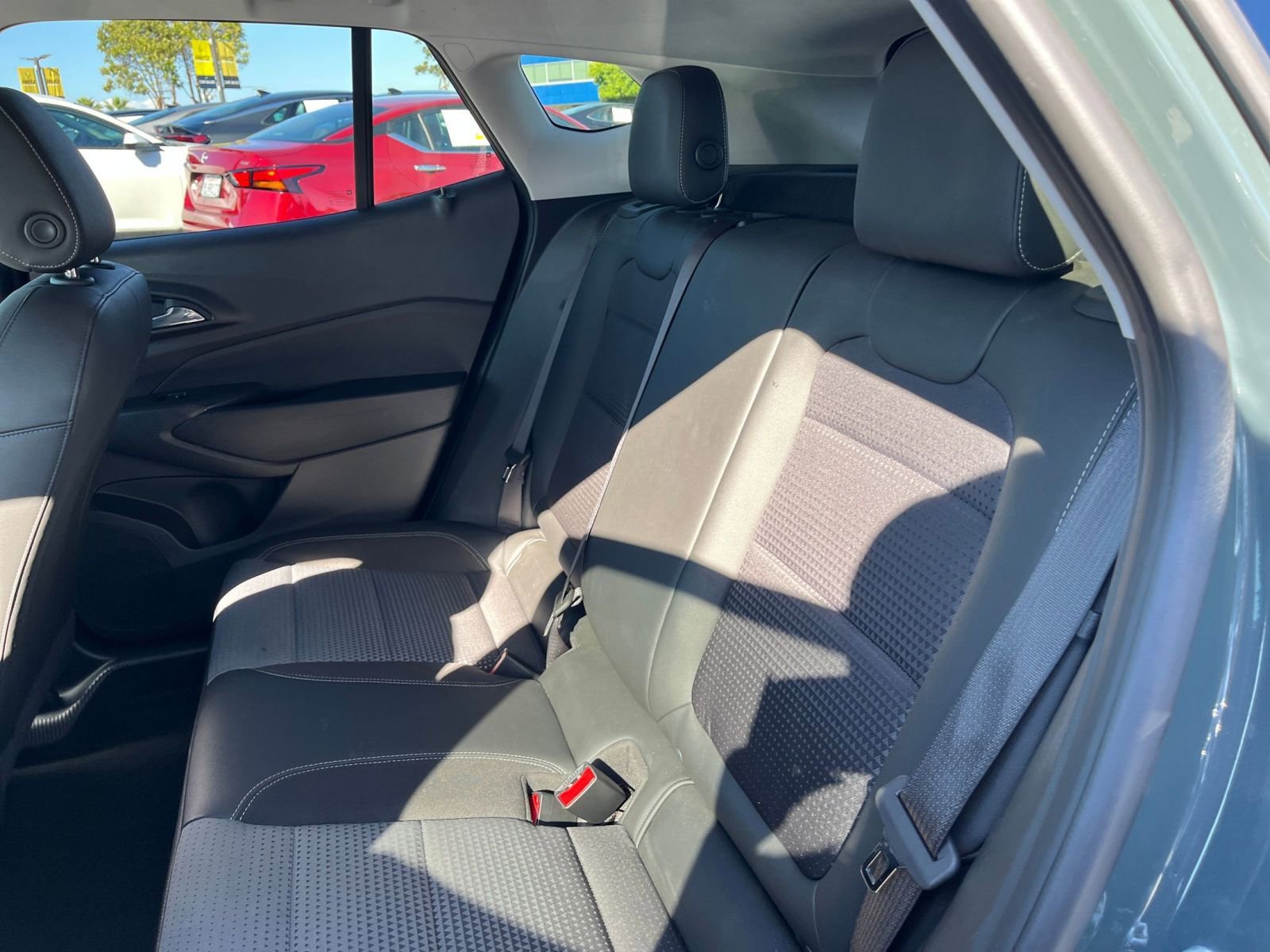 Used 2025 Chevrolet Trax LT FWD image 27