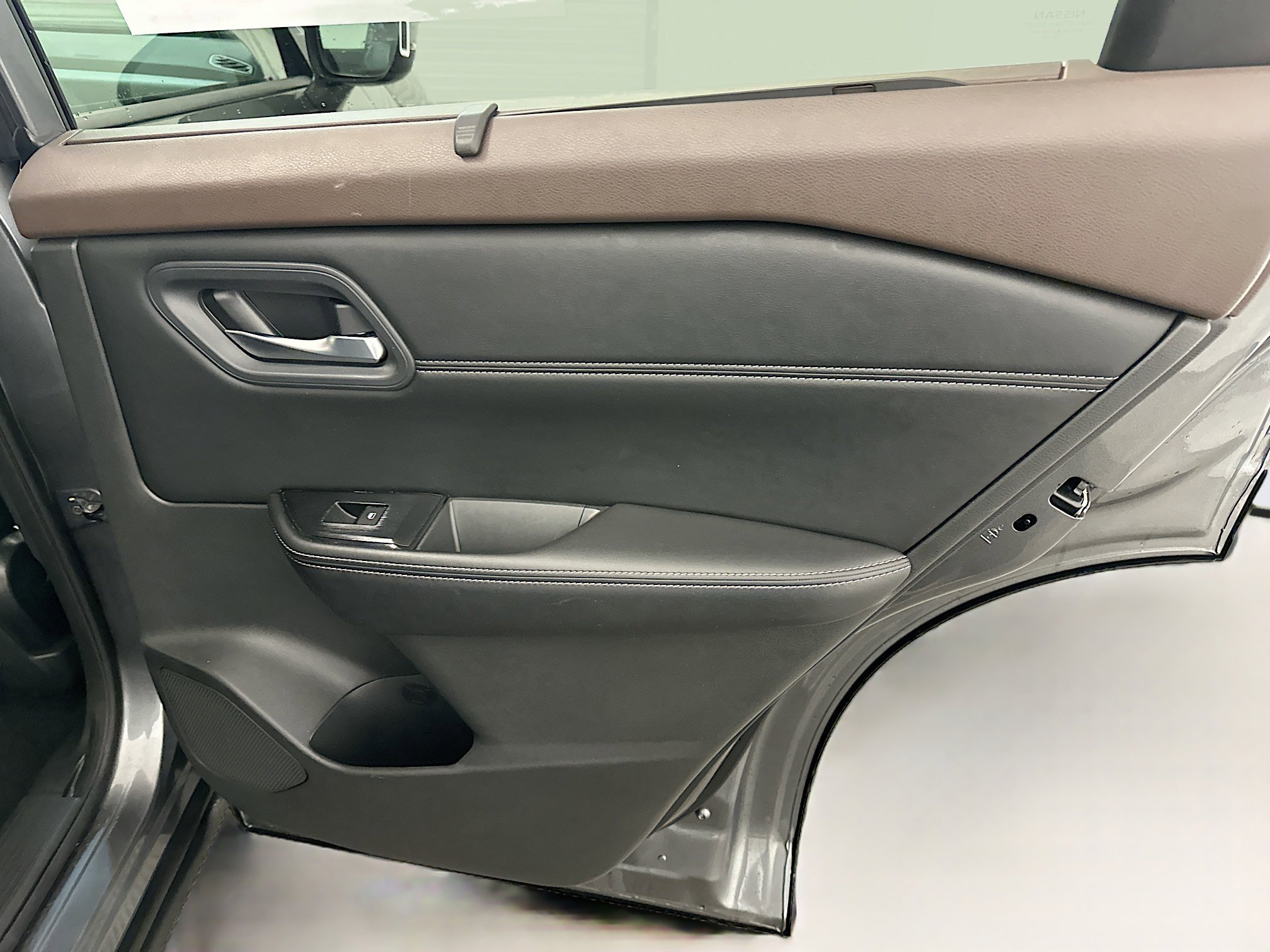 Used 2023 Nissan Rogue SV w/ SV Premium Package image 32