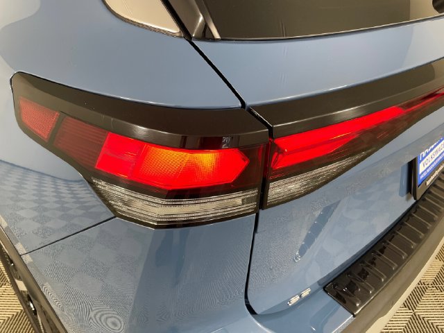 Used 2025 Volkswagen Tiguan SE AWD/4WD image 19