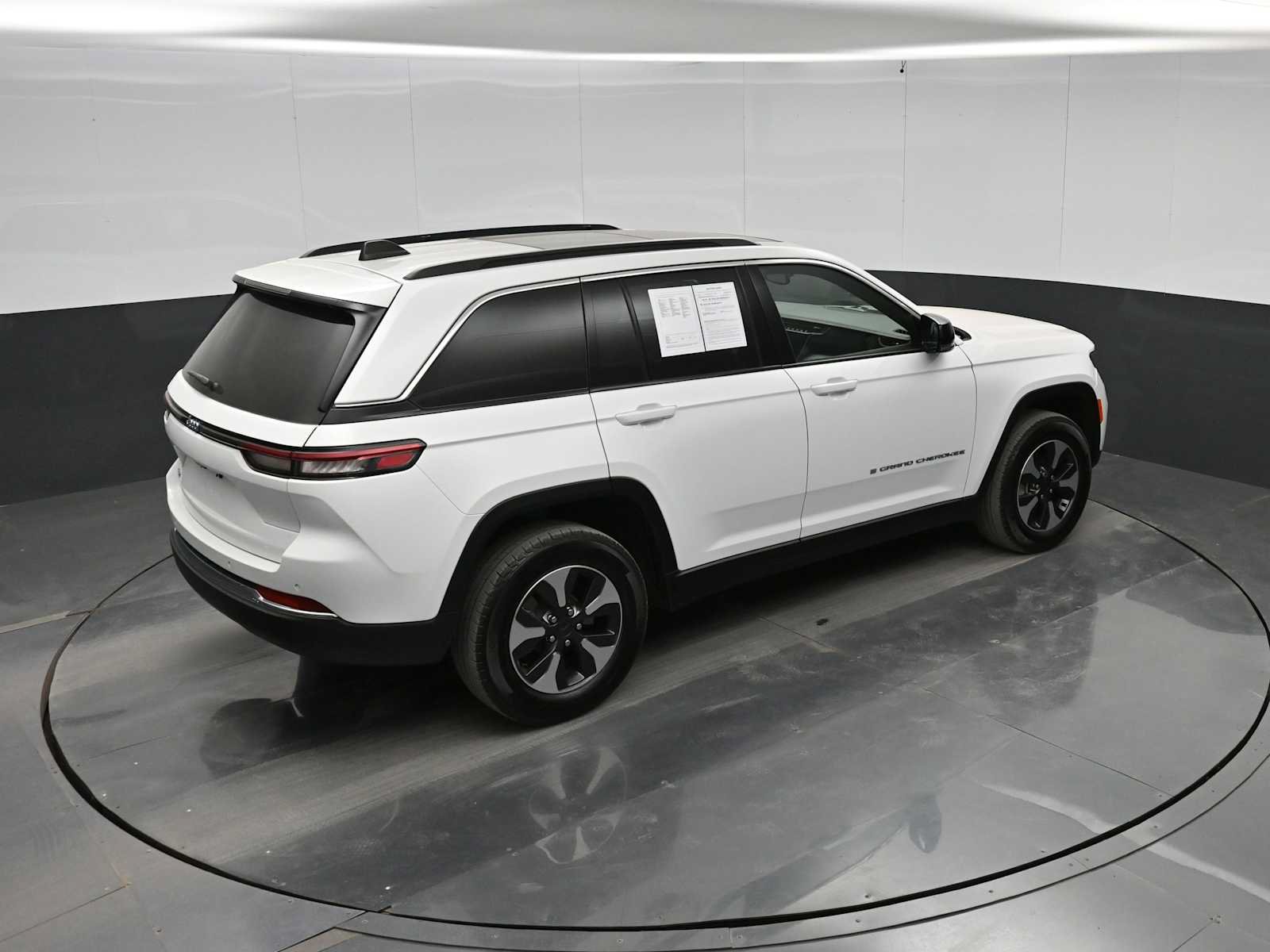 Used 2024 Jeep Grand Cherokee Limited 4xe AWD/4WD image 30