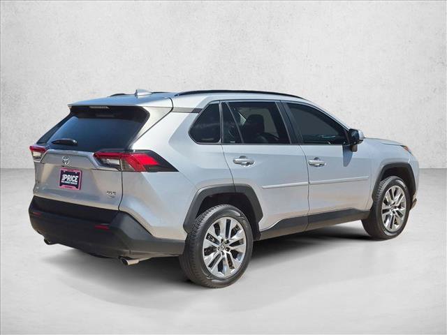 Used 2022 Toyota RAV4 XLE Premium AWD/4WD image 5