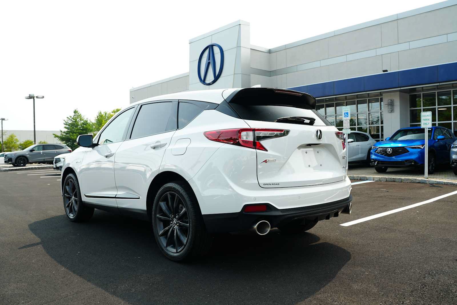 Certified 2025 Acura RDX w/ Advance Package AWD/4WD image 5
