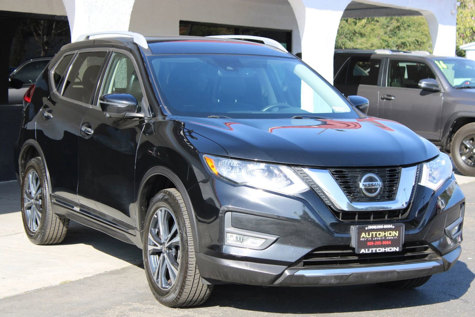 Used 2018 Nissan Rogue SL image 3
